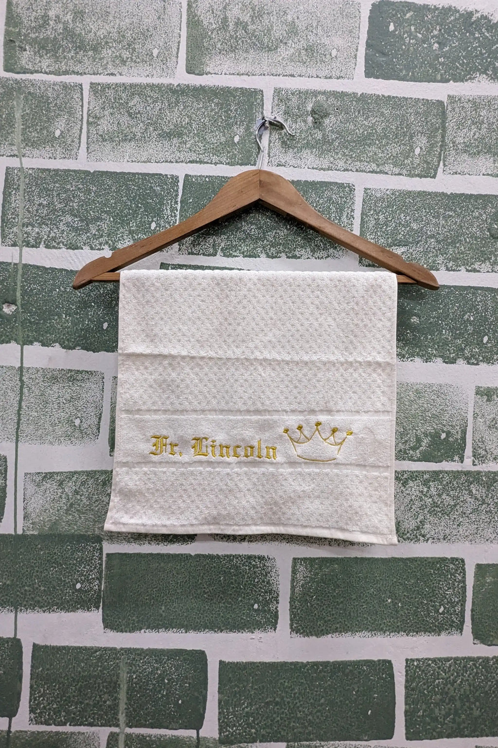 Terry_hand_towel_white_hanged