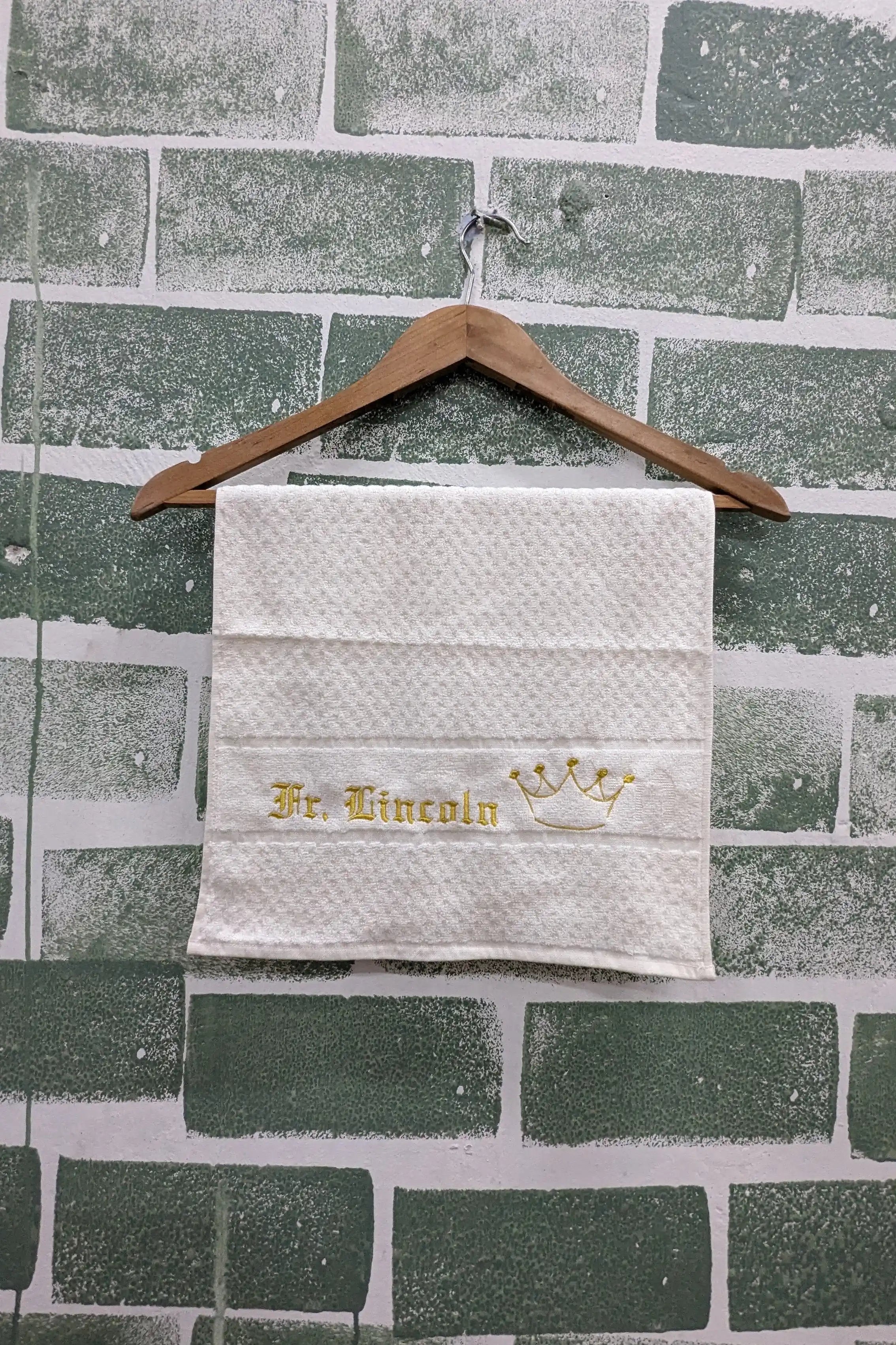 Terry_hand_towel_white_hanged