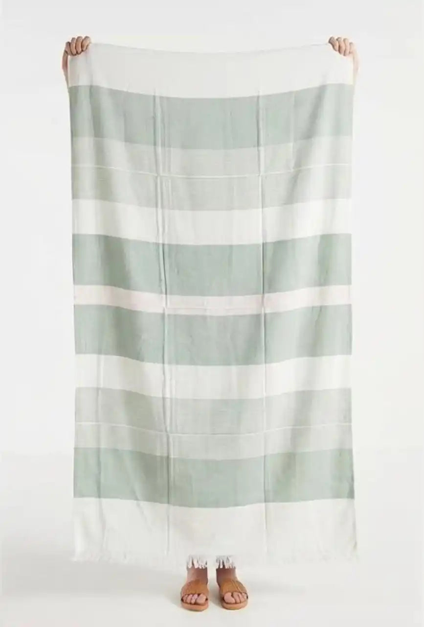 Thin_bamboo_bath_towel_malabar_green_full view